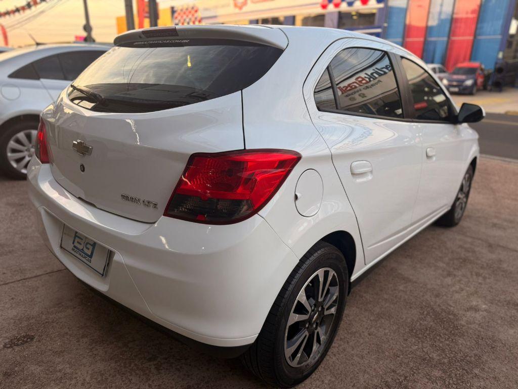 CHEVROLET Onix Hatch - Foto