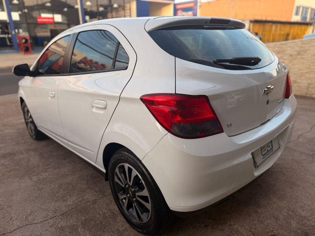 CHEVROLET Onix Hatch - Foto