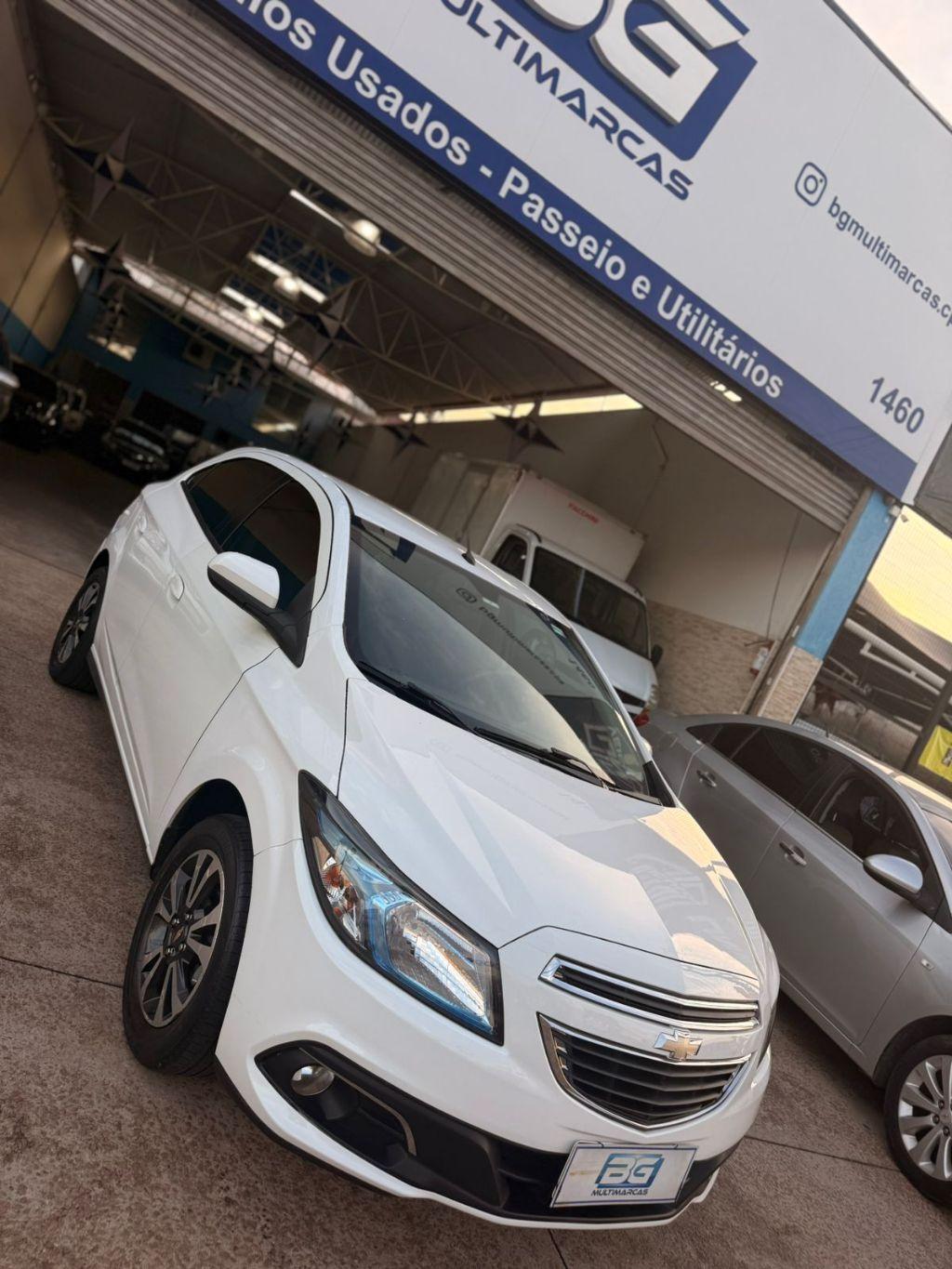 CHEVROLET Onix Hatch - Foto