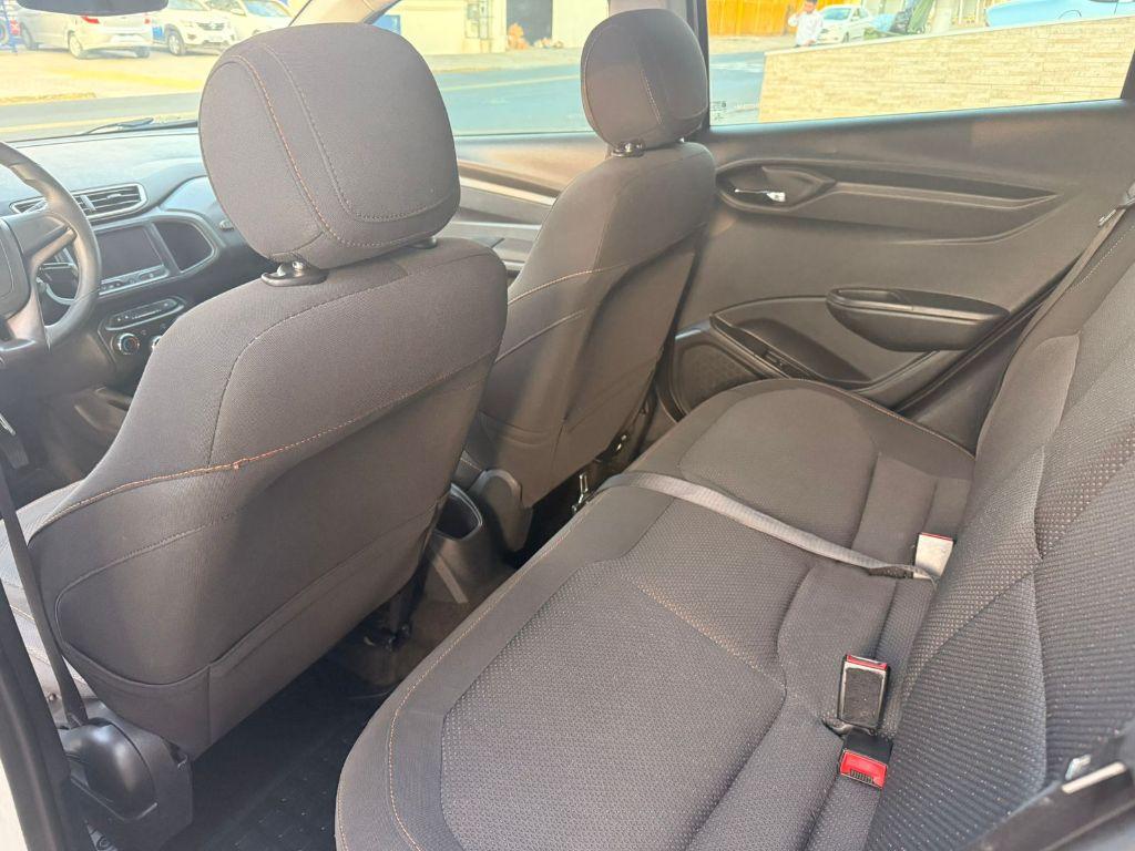 CHEVROLET Onix Hatch - Foto