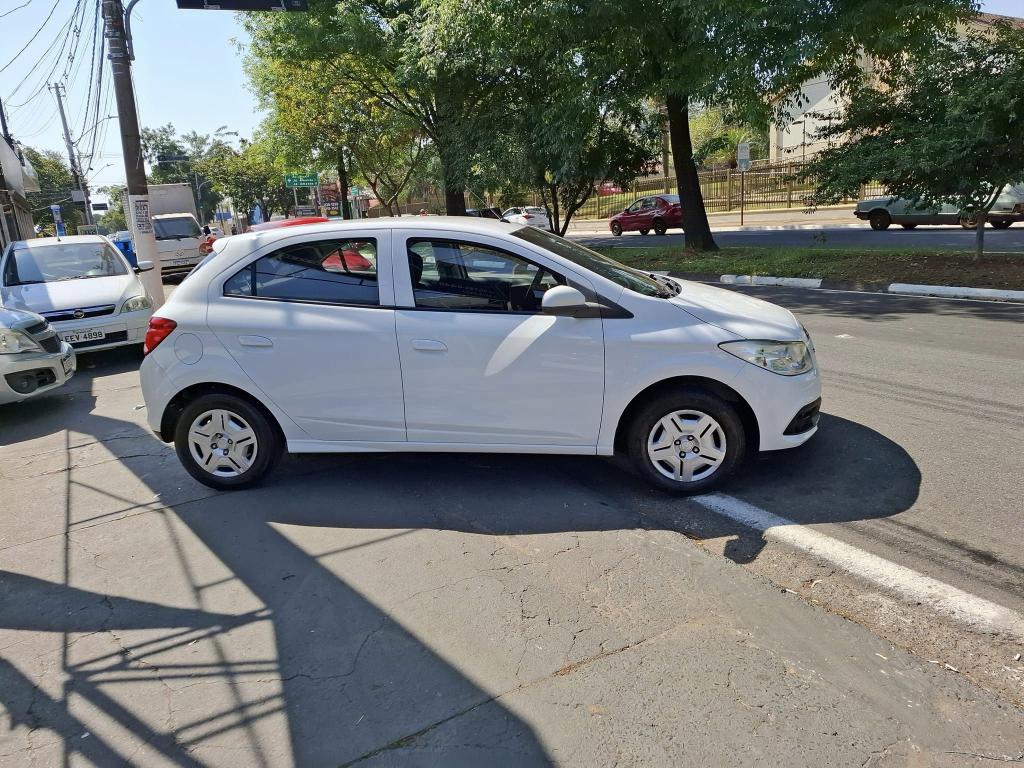 CHEVROLET Onix Hatch - Foto