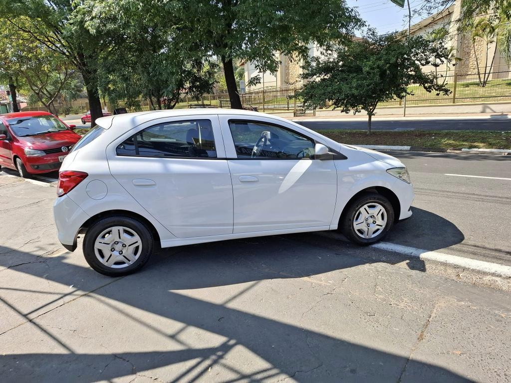 CHEVROLET Onix Hatch - Foto