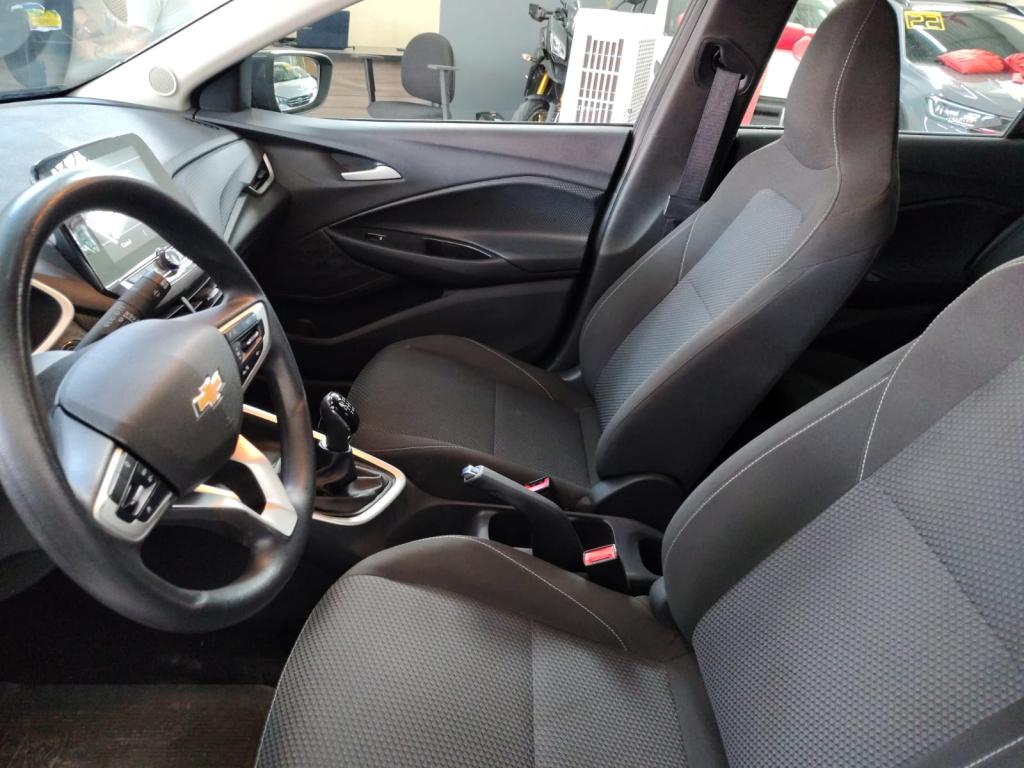 CHEVROLET Onix Hatch - Foto