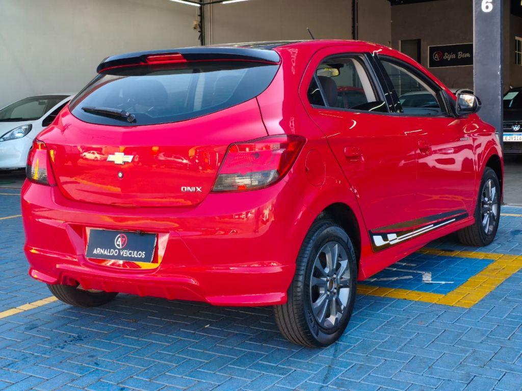 CHEVROLET Onix Hatch - Foto