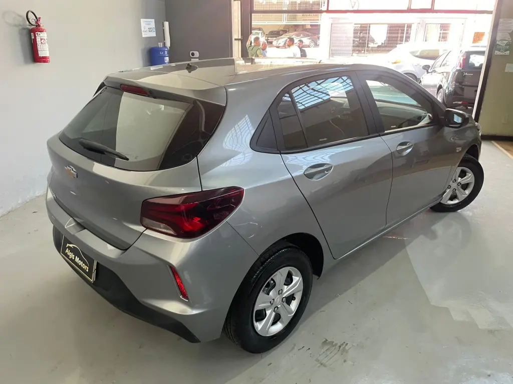 CHEVROLET Onix Hatch - Foto
