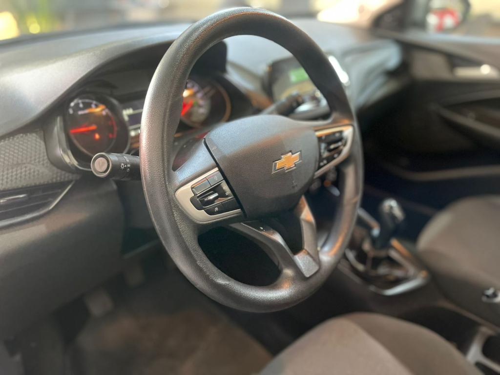 CHEVROLET Onix Hatch - Foto