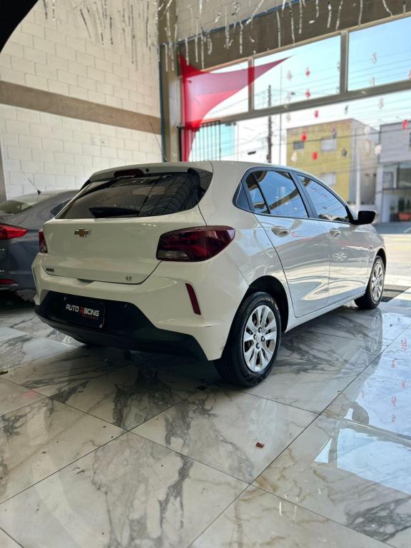 CHEVROLET Onix Hatch - Foto