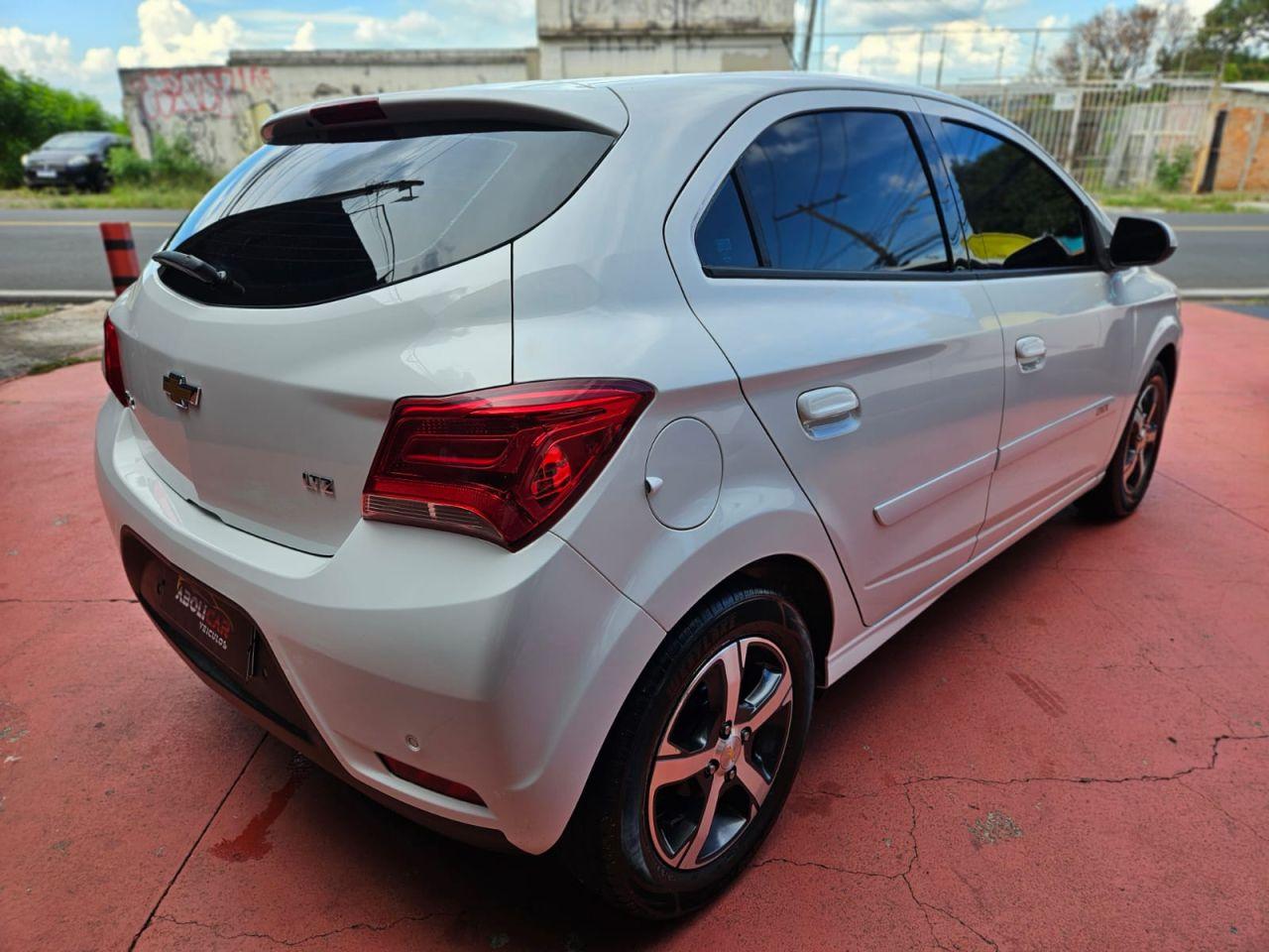 CHEVROLET Onix Hatch - Foto