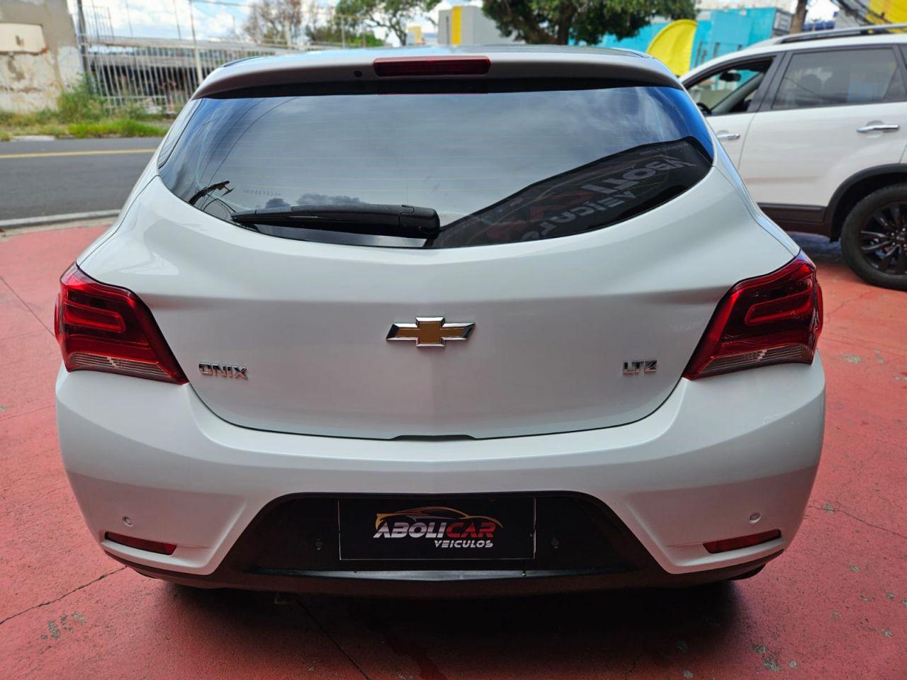 CHEVROLET Onix Hatch - Foto