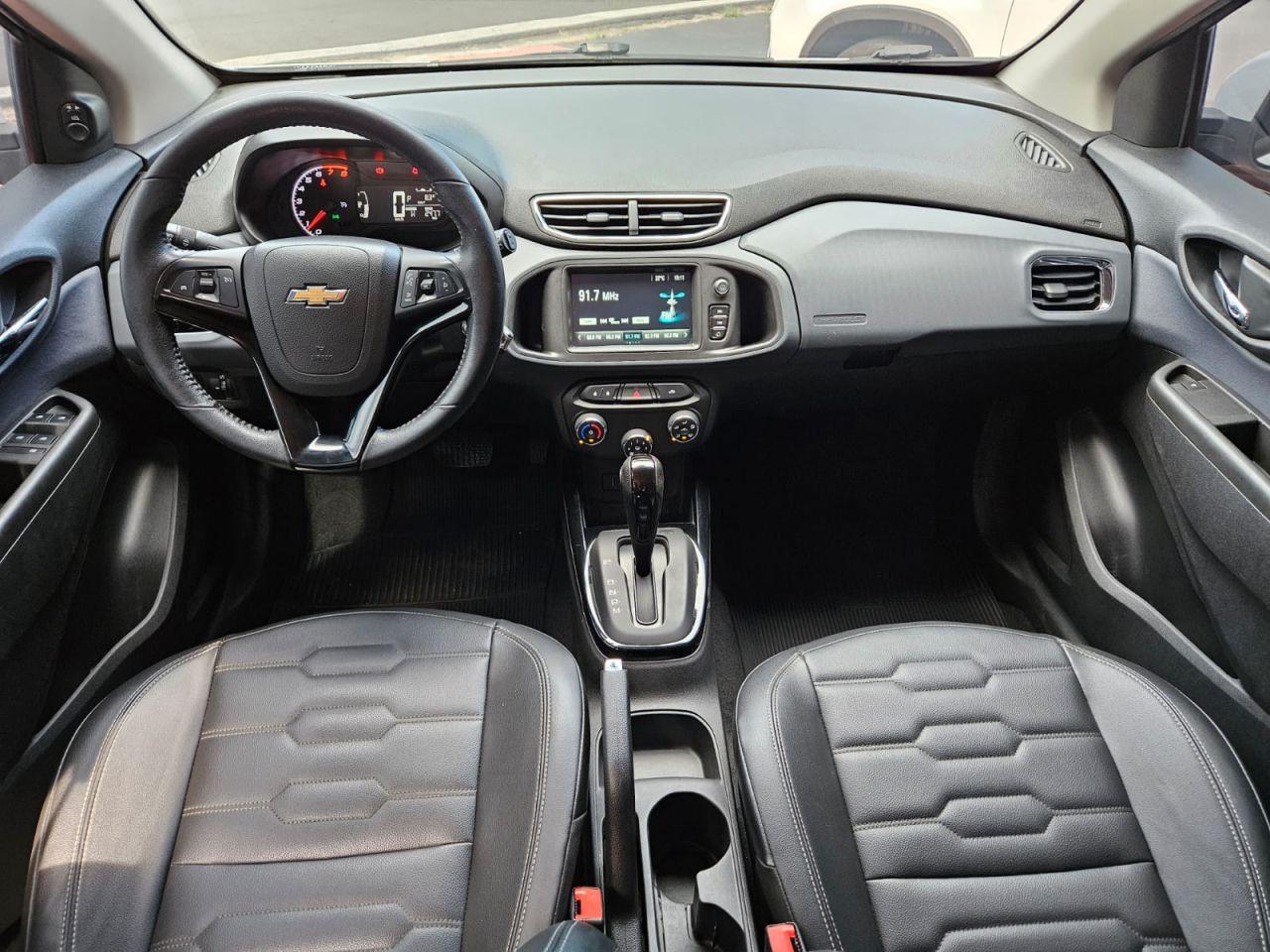 CHEVROLET Onix Hatch - Foto