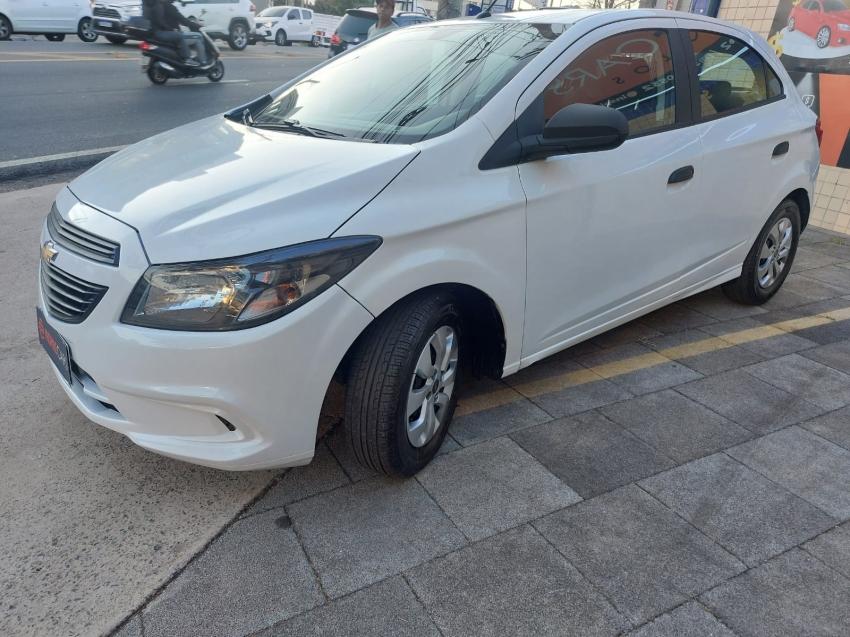 CHEVROLET Onix Hatch - Foto