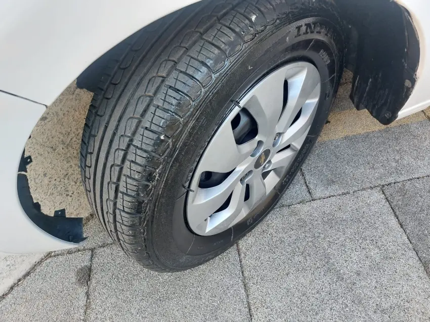 CHEVROLET Onix Hatch - Foto