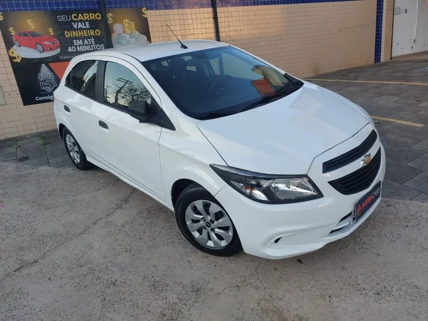 CHEVROLET Onix Hatch - Foto