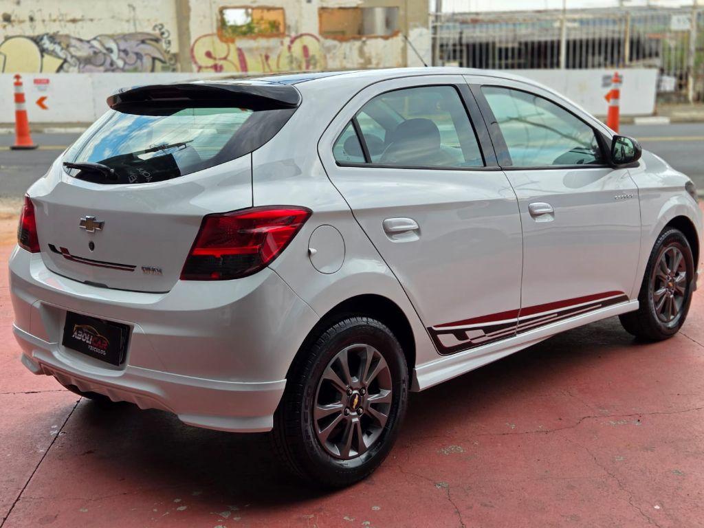 CHEVROLET Onix Hatch - Foto