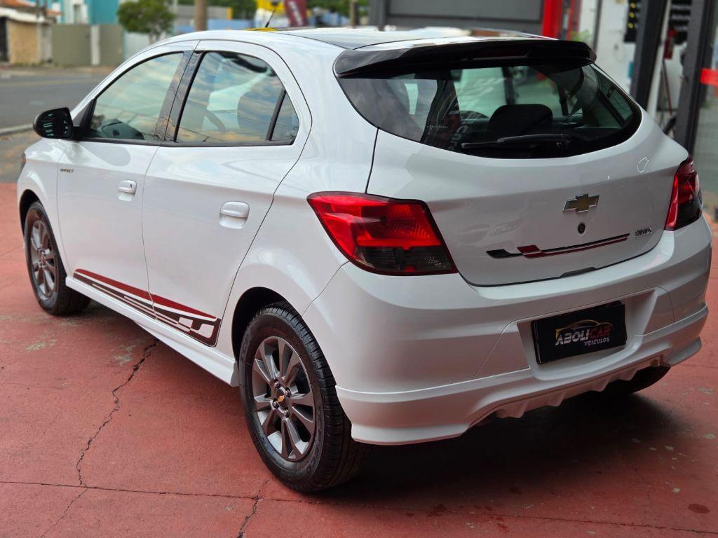CHEVROLET Onix Hatch - Foto