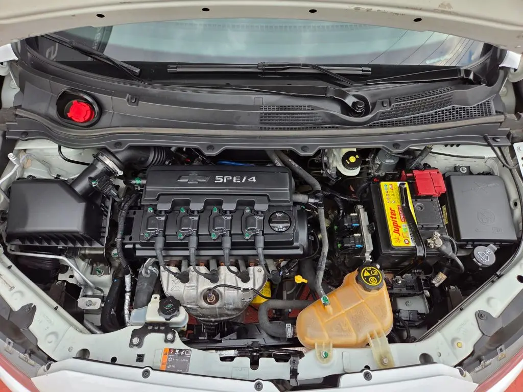 CHEVROLET Onix Hatch - Foto