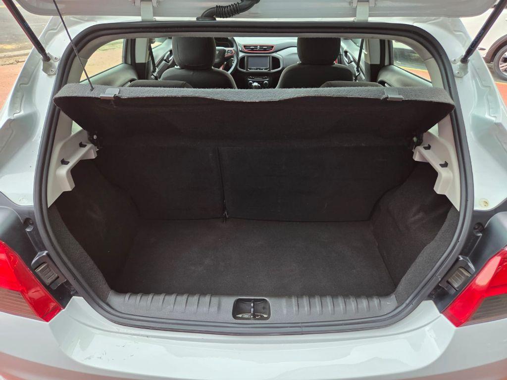 CHEVROLET Onix Hatch - Foto