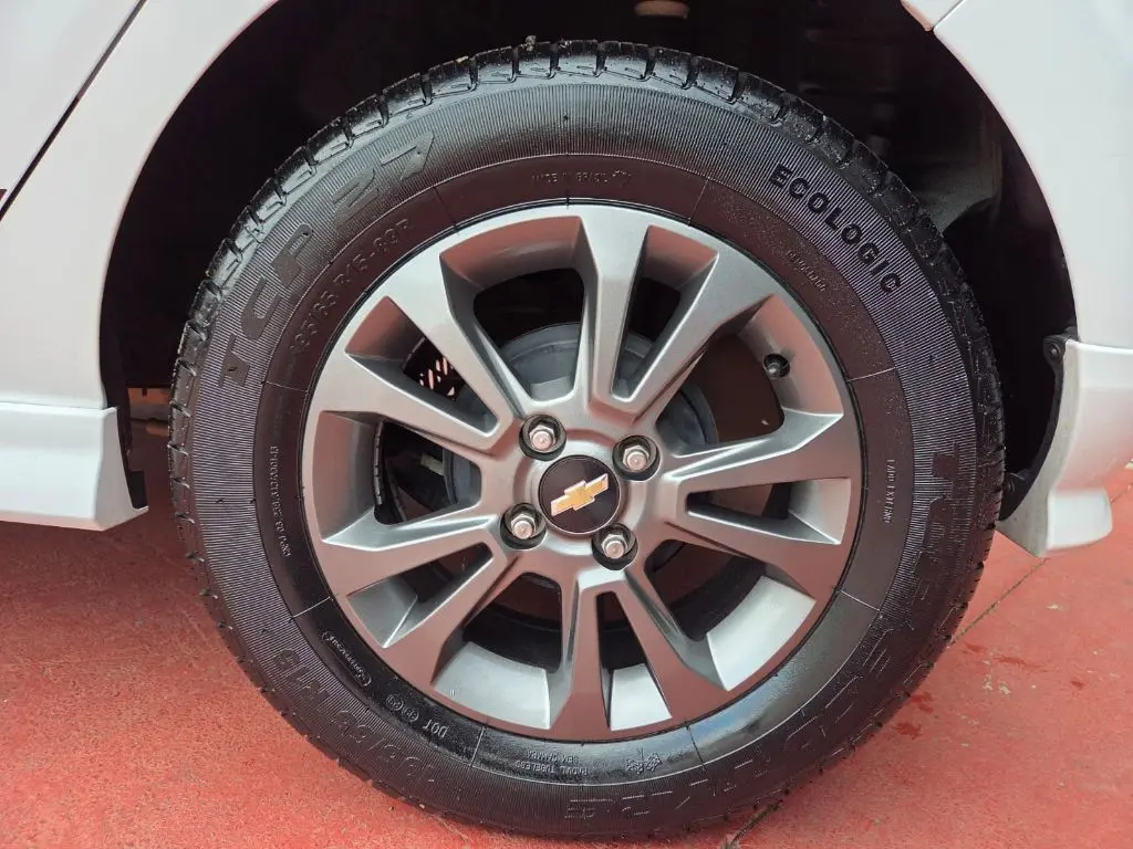 CHEVROLET Onix Hatch - Foto