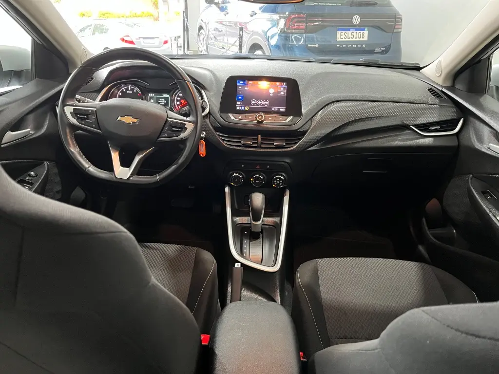 CHEVROLET Onix Hatch - Foto