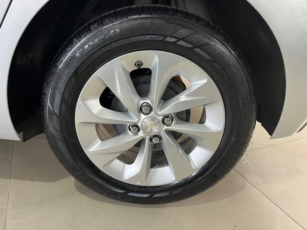 CHEVROLET Onix Hatch - Foto