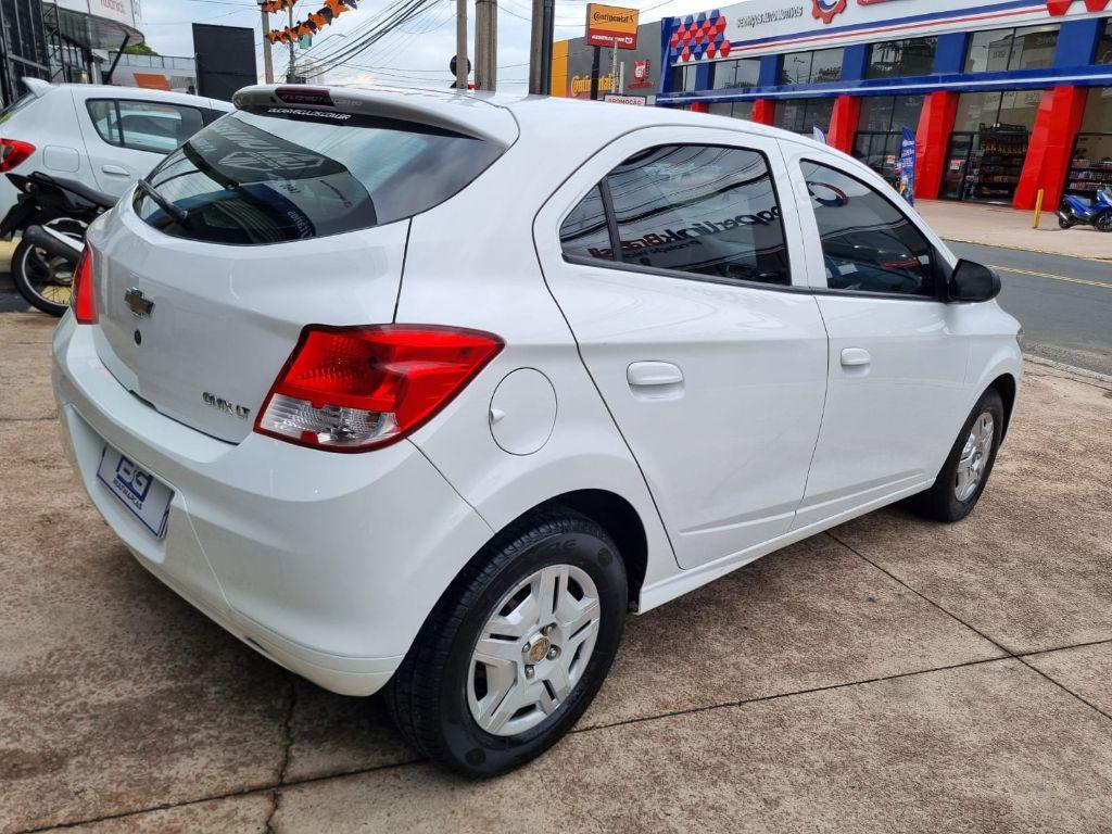 CHEVROLET Onix Hatch - Foto