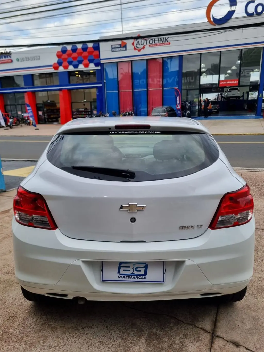 CHEVROLET Onix Hatch - Foto