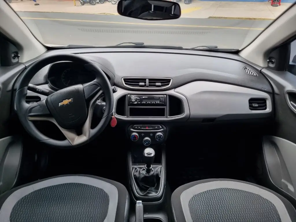 CHEVROLET Onix Hatch - Foto