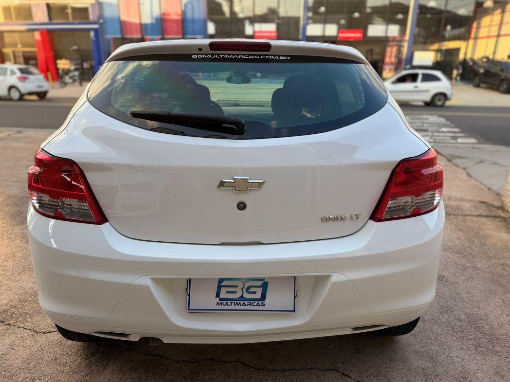 CHEVROLET Onix Hatch - Foto