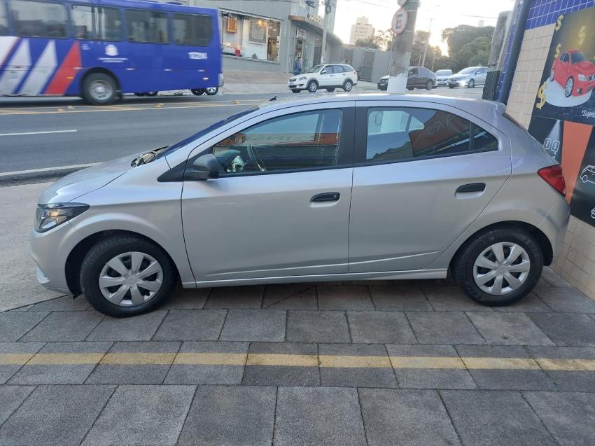 CHEVROLET Onix Hatch - Foto