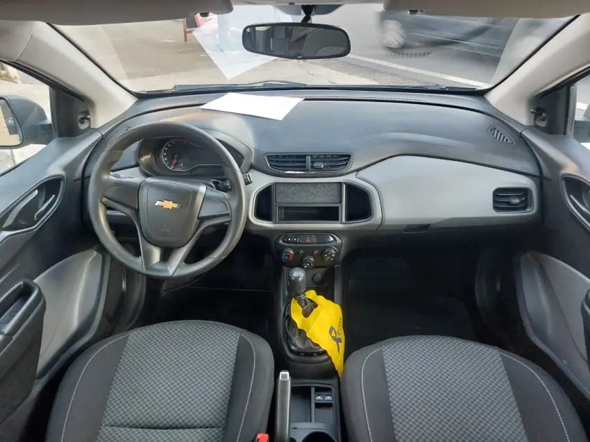 CHEVROLET Onix Hatch - Foto