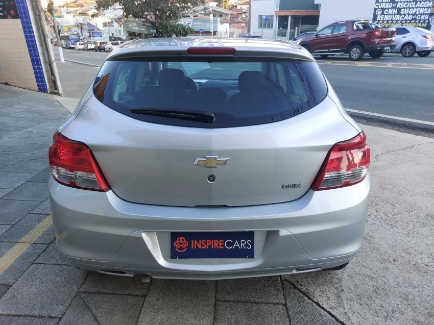 CHEVROLET Onix Hatch - Foto