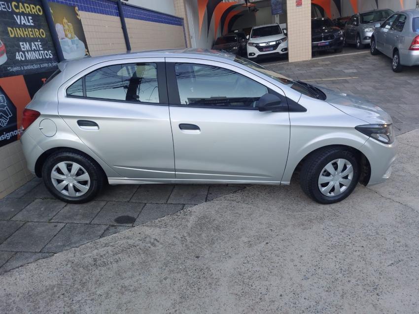 CHEVROLET Onix Hatch - Foto