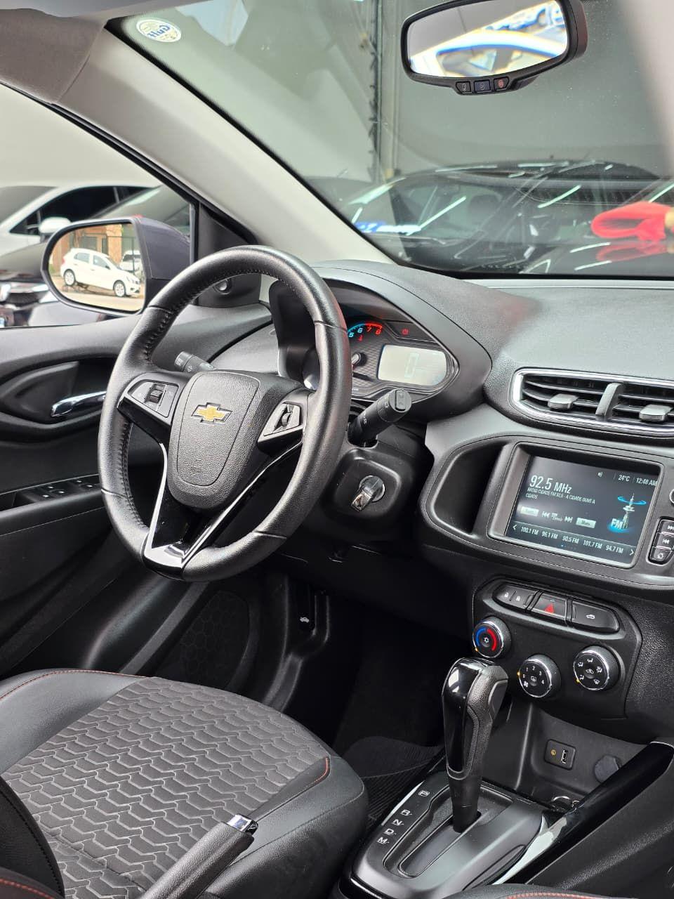 CHEVROLET Onix Hatch - Foto