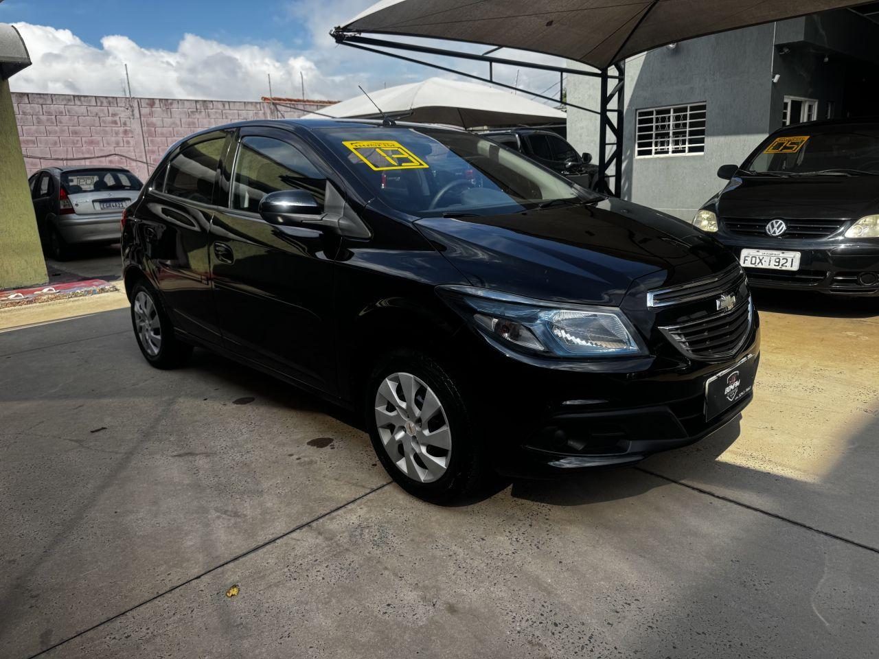 CHEVROLET Onix Hatch - Foto