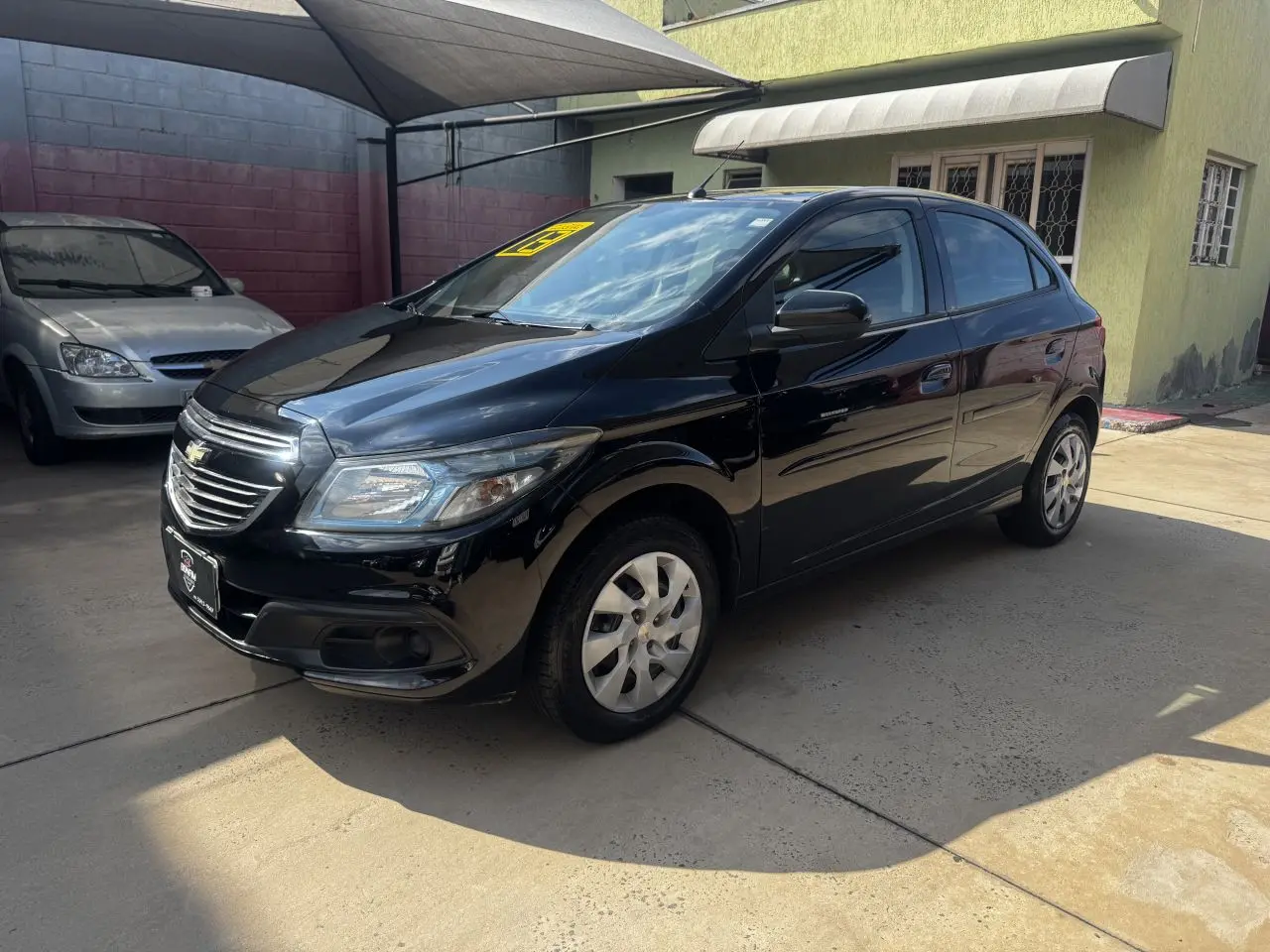 CHEVROLET Onix Hatch - Foto