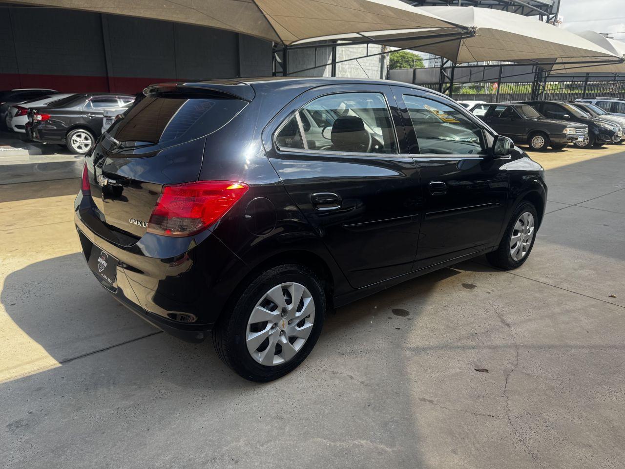 CHEVROLET Onix Hatch - Foto