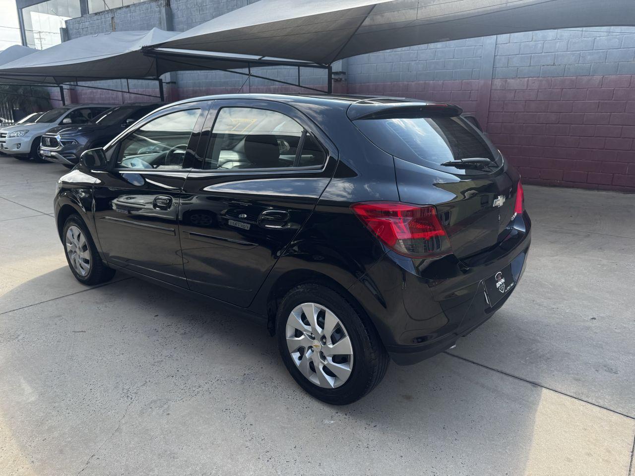 CHEVROLET Onix Hatch - Foto