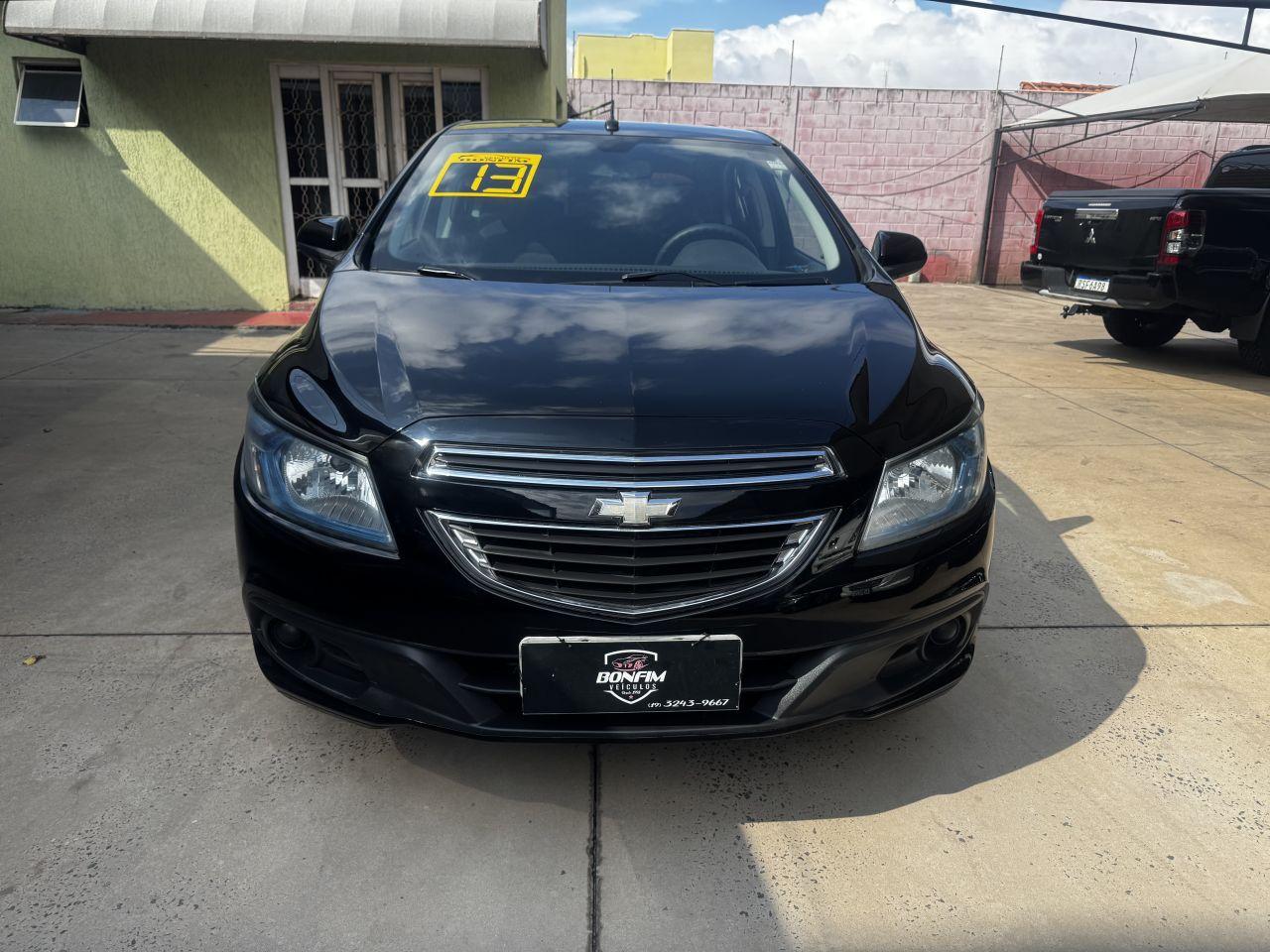 CHEVROLET Onix Hatch - Foto