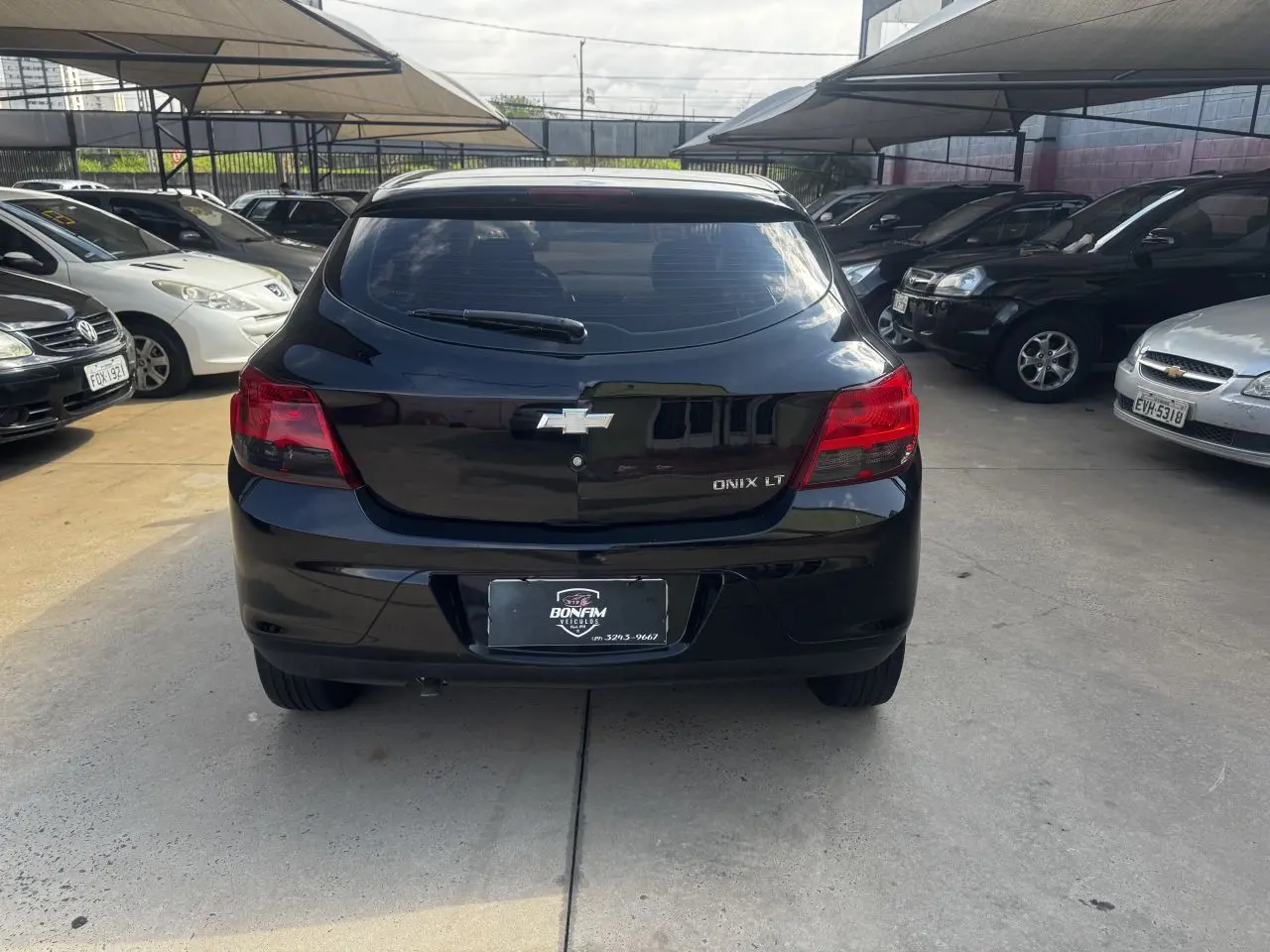 CHEVROLET Onix Hatch - Foto