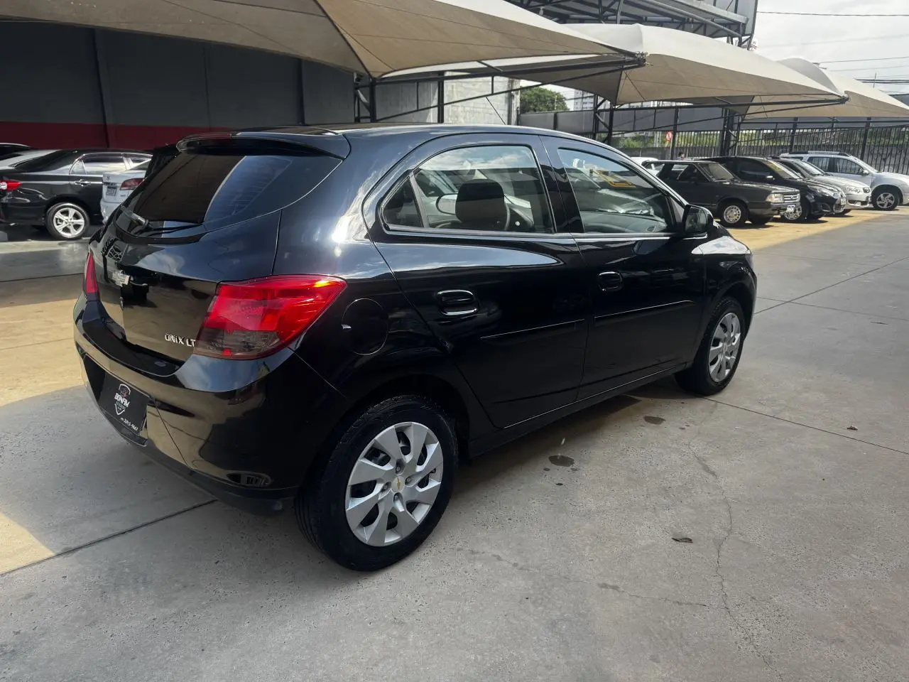 CHEVROLET Onix Hatch - Foto