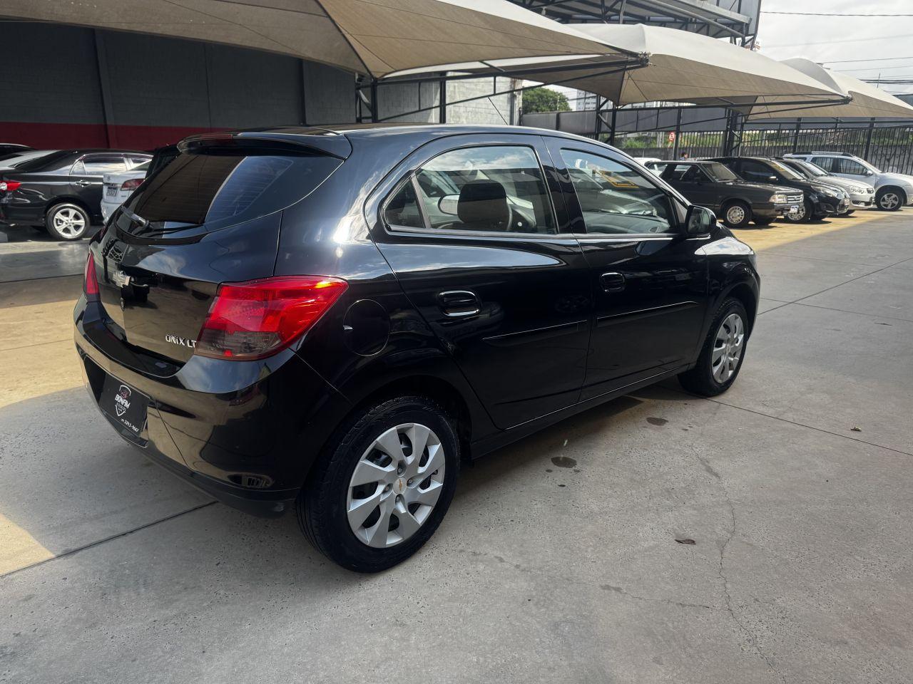 CHEVROLET Onix Hatch - Foto