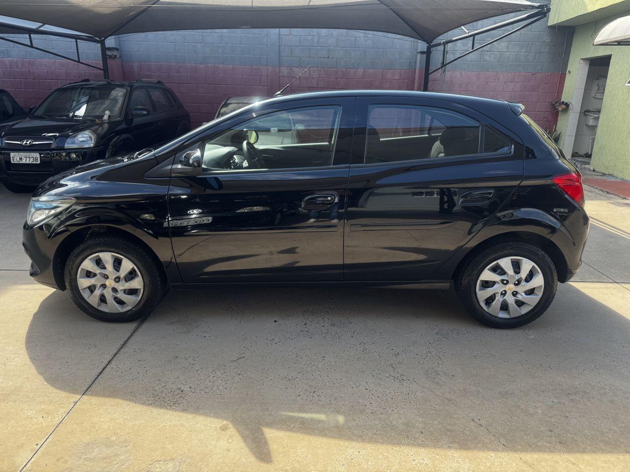 CHEVROLET Onix Hatch - Foto