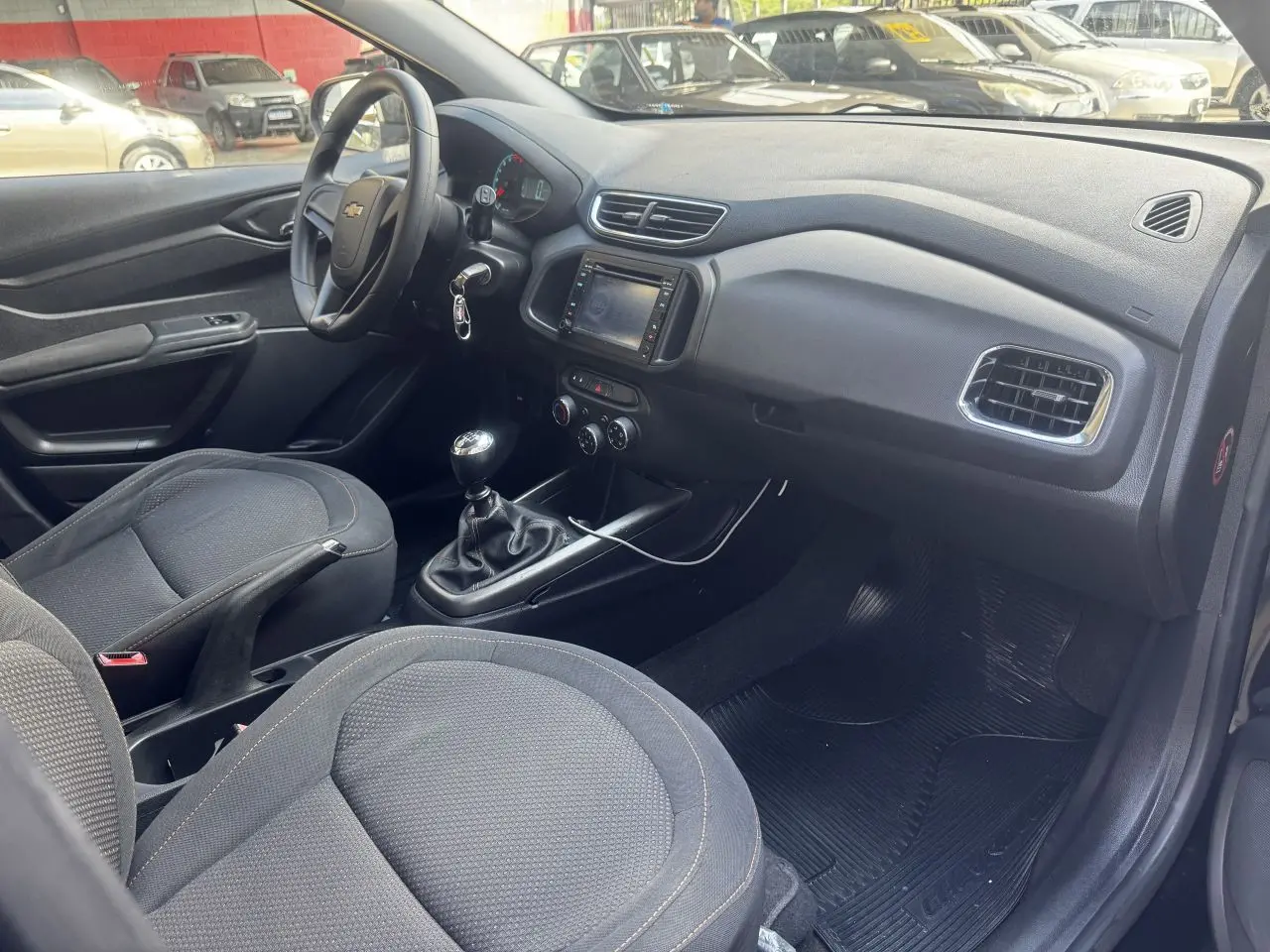 CHEVROLET Onix Hatch - Foto