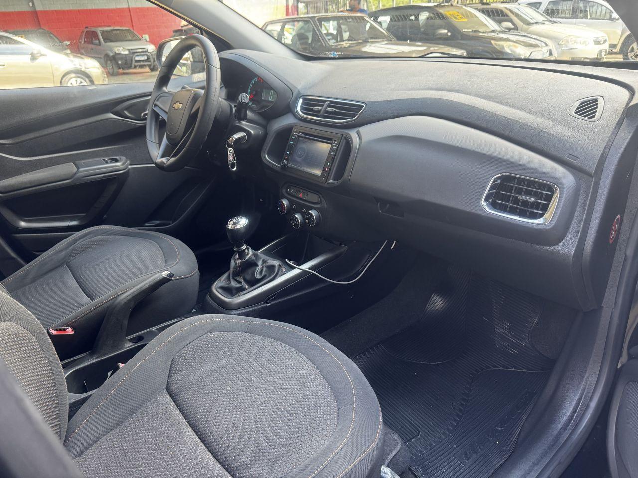 CHEVROLET Onix Hatch - Foto