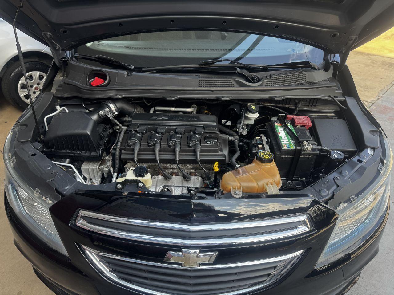 CHEVROLET Onix Hatch - Foto