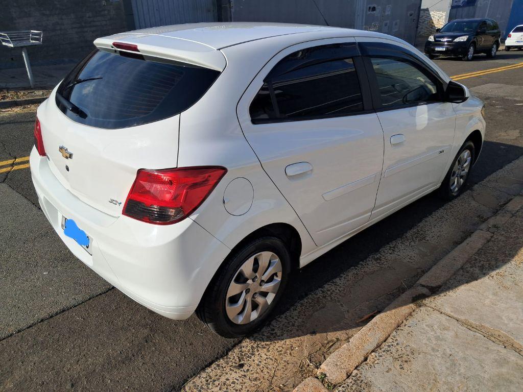 CHEVROLET Onix Hatch - Foto