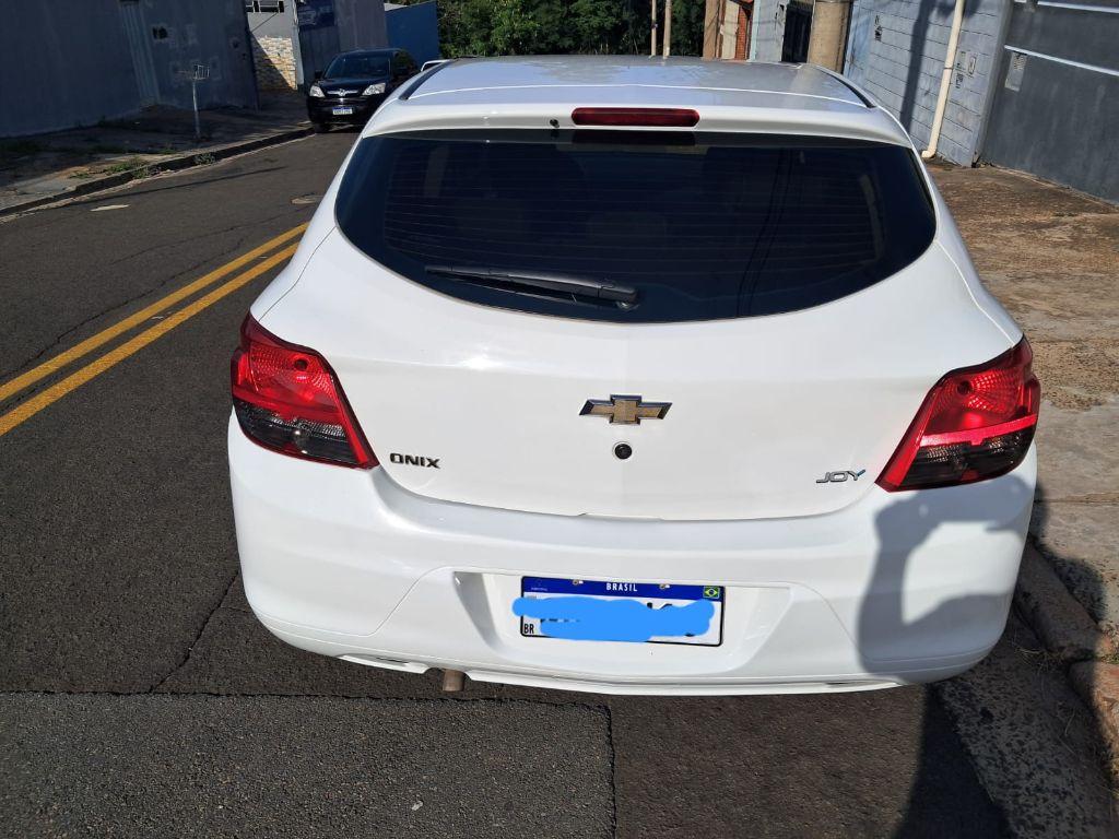 CHEVROLET Onix Hatch - Foto