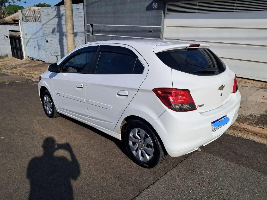 CHEVROLET Onix Hatch - Foto
