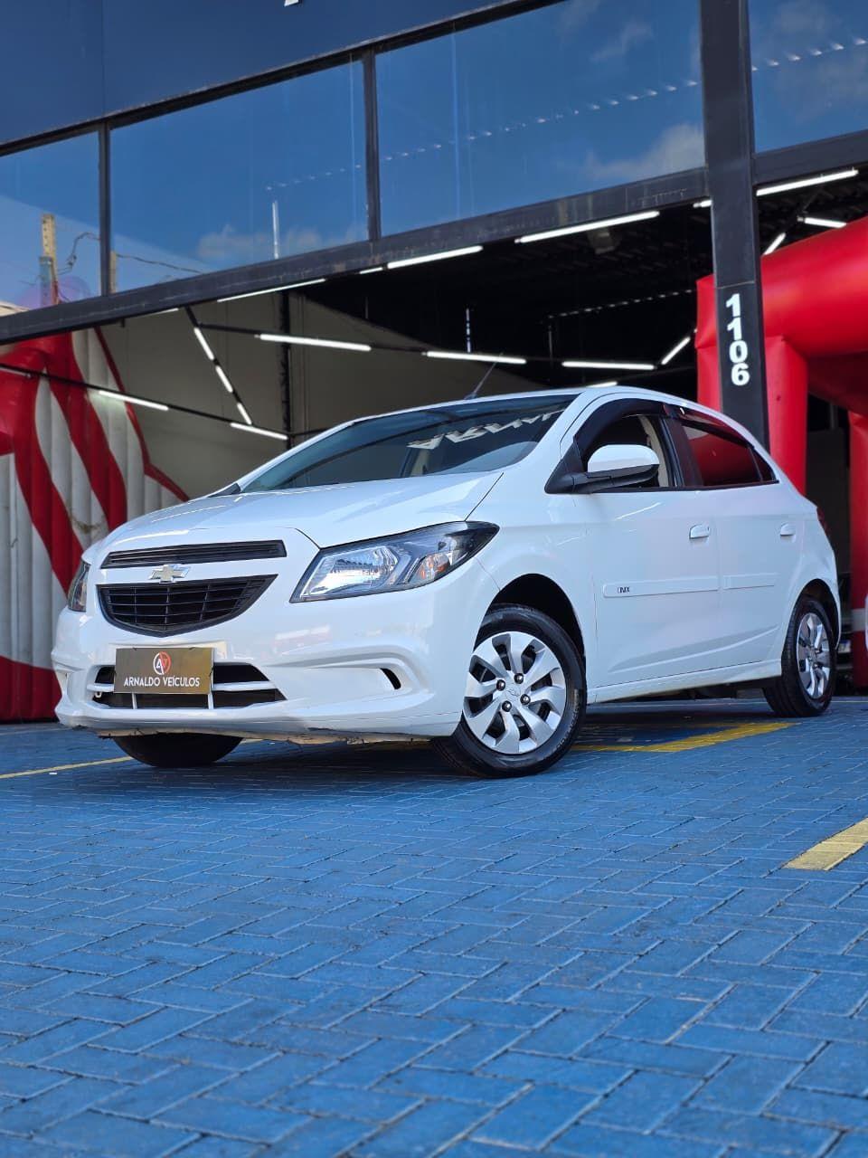 CHEVROLET Onix Hatch - Foto