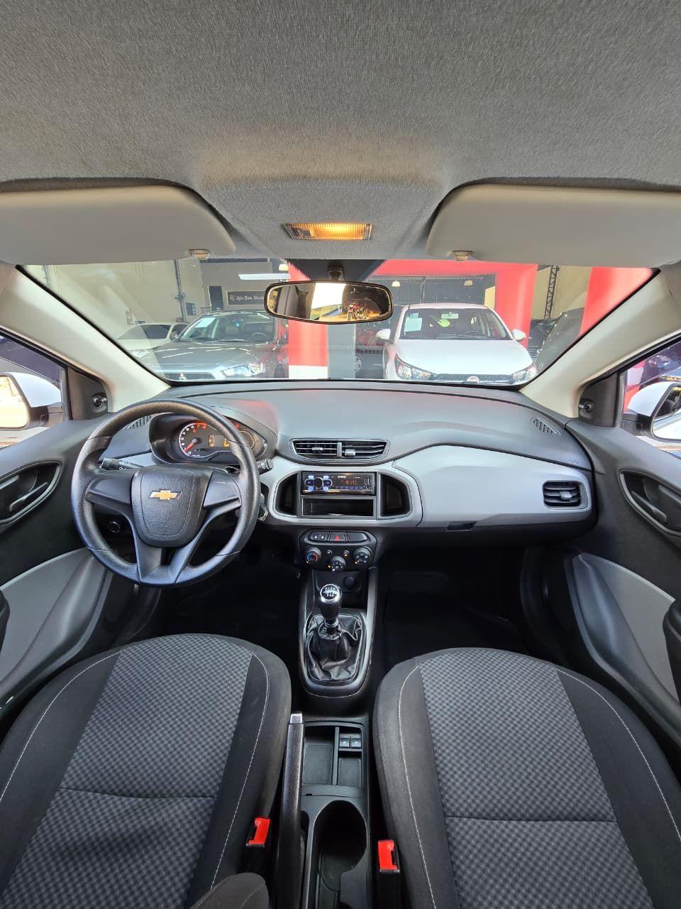 CHEVROLET Onix Hatch - Foto